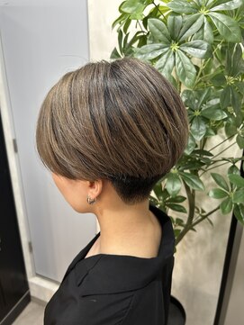 ユニー(uniii) 【uniii/新宿】ショート×バレイヤージュ