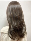 オリーブベージュ