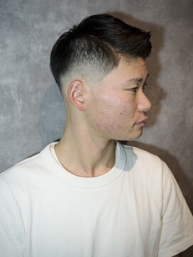 スウェルホワイト(SWELL WHITE) スキンフェードバーバースタイル福岡メンズヘア短髪福岡美容室