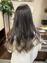 ハイパー(HYPER)&nbsp;アッシュベージュ×ハイライト　白髪ぼかし　脱白髪染め