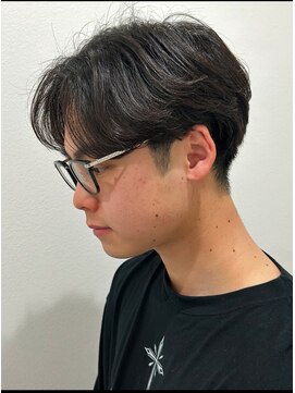 ヒュイル バイ ニアウ(Hwyl by Niau) メンズマッシュセンターパートスパイラルパーマニュアンスパーマ