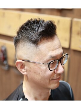 リルホビーズメンズグルーミング(Lil Hobbys Men's Grooming) <理容室><バーバー>ショートアップバング