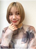 切りっぱなしショートボブ×ハイトーンベージュ/艶カラーp大宮