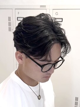 メンズヘアフェイス(Men's hair FACE。) フェザーパーマ/刈り上げセンターパート/メンズパーマ
