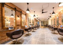オーブ ヘアー レイア 相模大野店(AUBE HAIR leia)の雰囲気（開放感のある明るい店内で、くつろぎの時間をお過ごしください。）