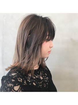 リリ(Riri) 切りっぱなしのスィングボブ