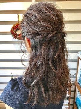 ヘアドレス ルチュラ(Hair dress LucuLa) ウェーブ感を出したハーフアップ