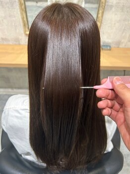 自慢のトリートメントを使ったヘアエステで髪の最深部から修復・潤いを与え、髪本来の輝きを引き出します♪