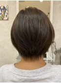 ショートボブヘアカラーオリーブ