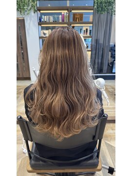 グランデュール サンストリート浜北店(GRANDEUR) ブリーチベースのウェーブ巻き