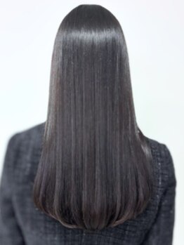 ベルーア(BELLUA)の写真/【縮毛矯正専門店】傷んだ髪、強い癖もお任せ！新世代の薬剤と洗練された技術で驚きの艶と柔らかさに♪