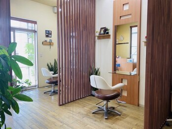 コラージュ(Collage)の写真/直線的なストレートではなく自然でナチュラルな仕上りを目指すサロンです。柔らかな自然なツヤ髪へ導きます