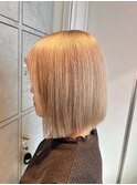 ブリーチカラー/ハイトーン/ベージュ/前下がりボブ
