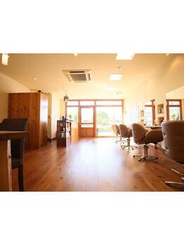 落ち着いた雰囲気の空間でお寛ぎください…☆大人女性の悩みに寄り添い、なりたいスタイルへと導きます。