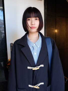 ミニボブ × 顔周りレイヤー × 地毛風ツヤカラー