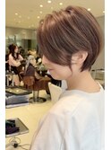 earthショートレイヤーボブミルクティー丸みショートボブ