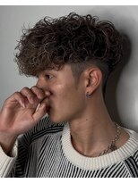 イーラ アメ村店(era)&nbsp;スペインカール　ツイストスパイラル眉カットメンズパーマ