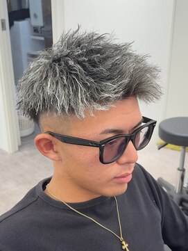 ルースト 心斎橋店(ROOST) 刈り上げセンターパート/波巻きツイストスパイラル/心斎橋