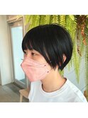 黒髪ナチュラルショートスタイル