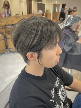カルゥグラッシー(KALOU glassi) 耳かけショート×ブリーチなしグレージュ[寺野克]