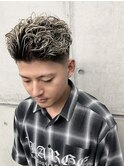 オールバックスパイラルパーマ刈り上げ金髪ハイライトカラー