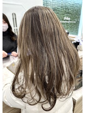 ディーボーイ 健軍店(D-BOY) ハイライト/白髪ぼかし/巻き髪/ベージュ