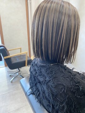 イルウィ(irwi) 【デザインカラー】アンブレラカラー 切りっぱなしボブ