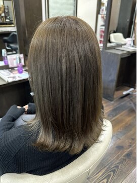 リジェール 高辻店 ミディアムヘア オリーブカラー　オリーブベージュ