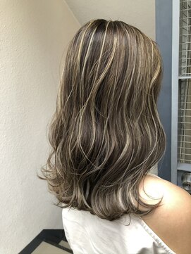 ディーバ 藤沢(D.I.E.V.A) 20代30代40代50代大人可愛いミディアムレイヤーボブハイライト