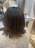 縛れる長さのレイヤーミディアムボブ