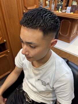 ミリオンバックス 神田店(Million Bucks) クロップ アイロンパーマ