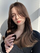 ヴィヴィッド オモテサンドウ(ViViD omotesando)&nbsp;透明感ベージュ センターパート 顔周りカット 髪質改善 美髪
