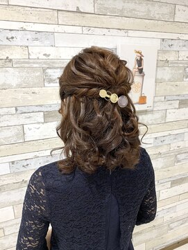 ブルームス アンジュ(Blooms Unge) ふわふわハーフアップ