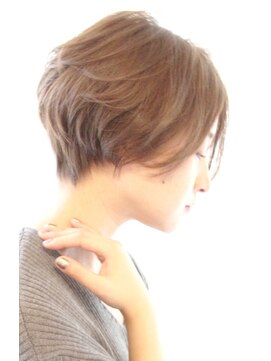 レウナ 外苑前(Reuna) 大人可愛いくびれショート　小顔ショート　ニュアンスパーマ