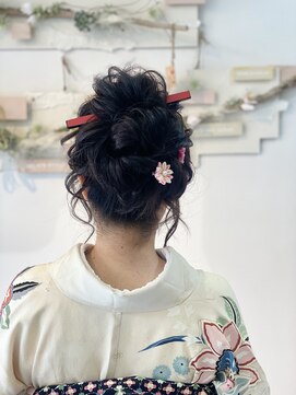 ヘアセットサロンエッジ(Edge) お着物でカジュアルモコモコアップスタイル