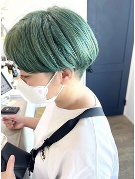 アーブル ヘアーアンドメイク(ARBRE) グリーンブリーチ刈り上げショートダブルカラー