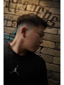 フォーコーナーズカットショップスリーセント 栄(FourCornersCutShop 3/cent) フェードショート