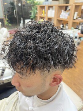 ベンケイ(HAIR AVENUE benkei) 【ツイストスパイラル×フェードで大人の色気】