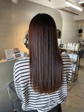 イン(yne.) 自然なツヤに仕上がる縮毛矯正
