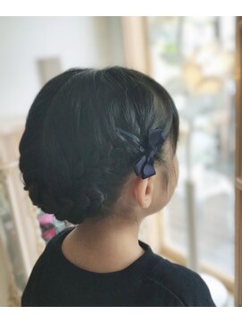 ブーケ美容室 kids編み上げアップスタイル