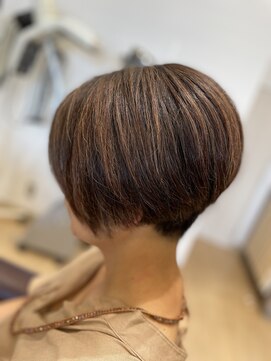 シルバ(SILVA) 襟足刈り上げ・前下がり大人可愛いボブ