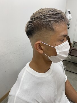 キューズ クラブ(cuz KLUB) 【cuzKLUB】ミルクティシルバーカラー×スキンフェード［池袋］