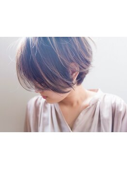洗練されたカット技術で、あなたらしい"飾らない魅力"を引き出す。伸びてもキレイなショートスタイルに＊