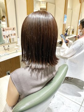 ネオリーブカフ 鶴ヶ峰店(Neolive caff) 切りっぱなし　外ハネ　ミディアム　アッシュブラウン