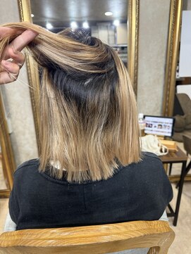 アンフィドットドゥルドゥ(AnFye.dueldo) ブリーチ毛の方を高難易度縮毛矯正で艶髪に変身♪