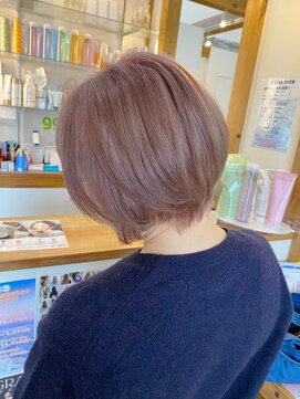 ギャラクシー ヘアードレッサーズ(galaxy hairdressers) 大人ショートスタイルパールベージュカラー