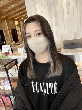 ラグーン(LAGOON) インナーカラー×フェイスフレーミングホワイト系アッシュロング