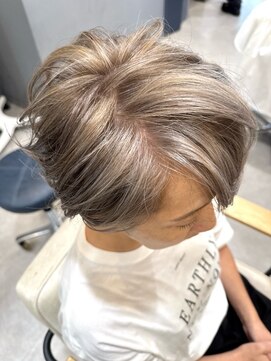 グラッシー センター北店(GLASSI) 白髪ぼかしハイライト★ミルクティーベージュ★刈り上げショート