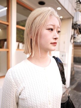 トゥコ(tuco) ホワイトブロンド　ぷつっとボブ　金髪　ブリーチ