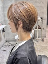 アンダーバーホワイト(_WHITE)&nbsp;大人可愛い20代30代40代ハイライト小顔ショートボブ